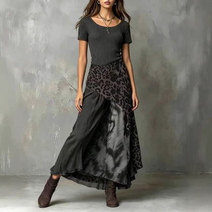 Kyla | Damen Midikleid aus geripptem Strick mit kurzen Ärmeln
