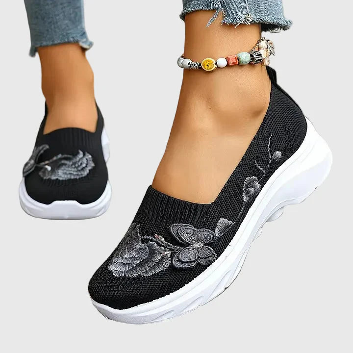 Leetha | Schmetterlingsgestickte Slipper