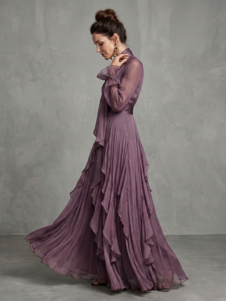 Demetria | Maxikleid mit Rüschendetails und gebundenem Kragen