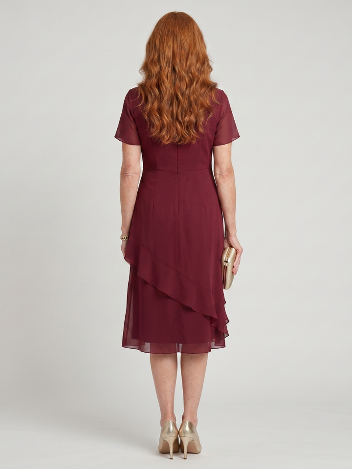 Eira | Midi-Kleid mit kurzen Ärmeln und geschichtetem Saum