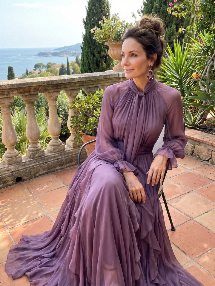 Demetria | Maxikleid mit Rüschendetails und gebundenem Kragen