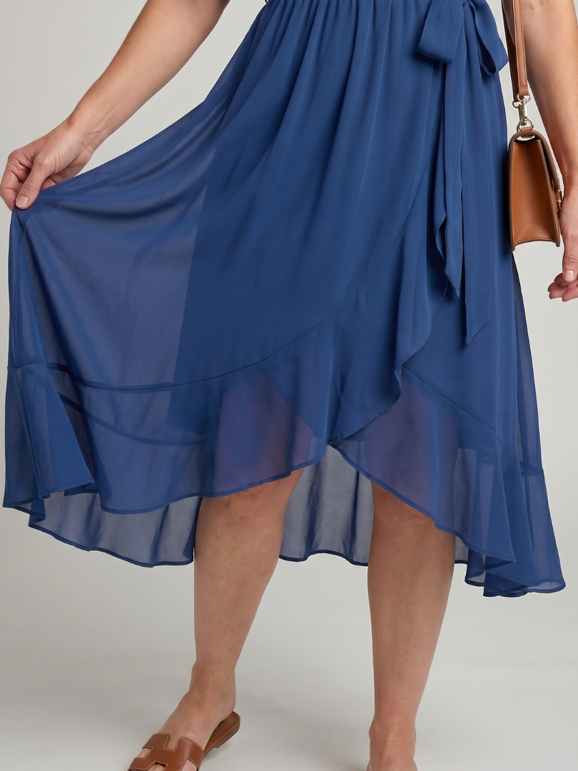 Keziah | Midi-Kleid mit kurzen Ärmeln und fliessendem Saum