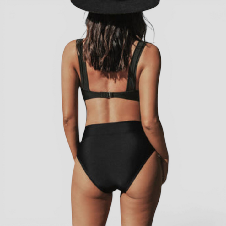 Sara | Bikini mit V-Ausschnitt und klassischem Schnitt